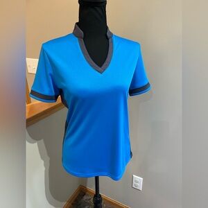 Callaway blue mandarin collar V neck pull over short sleeve polo. Size small.